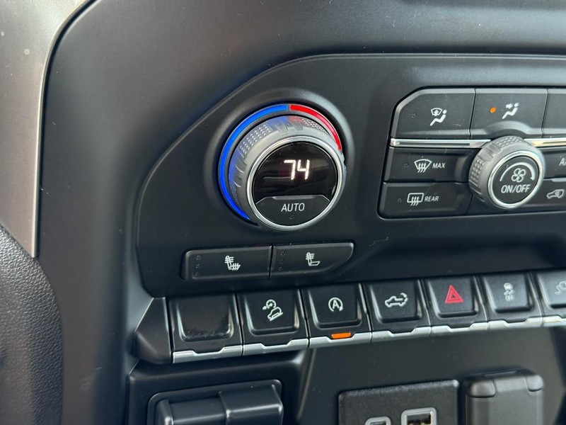 Chevrolet Silverado 1500 Vehicle Full-screen Gallery Image 22