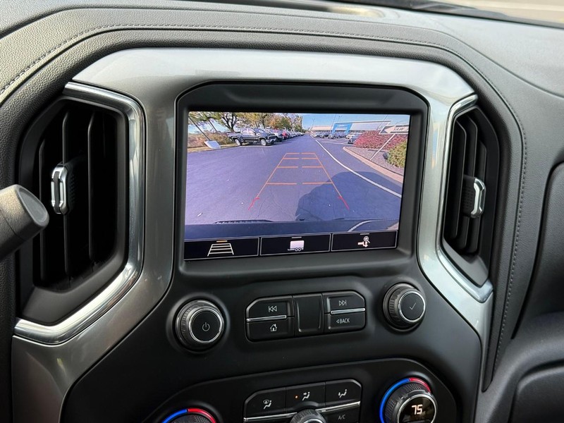 Chevrolet Silverado 1500 Vehicle Full-screen Gallery Image 24