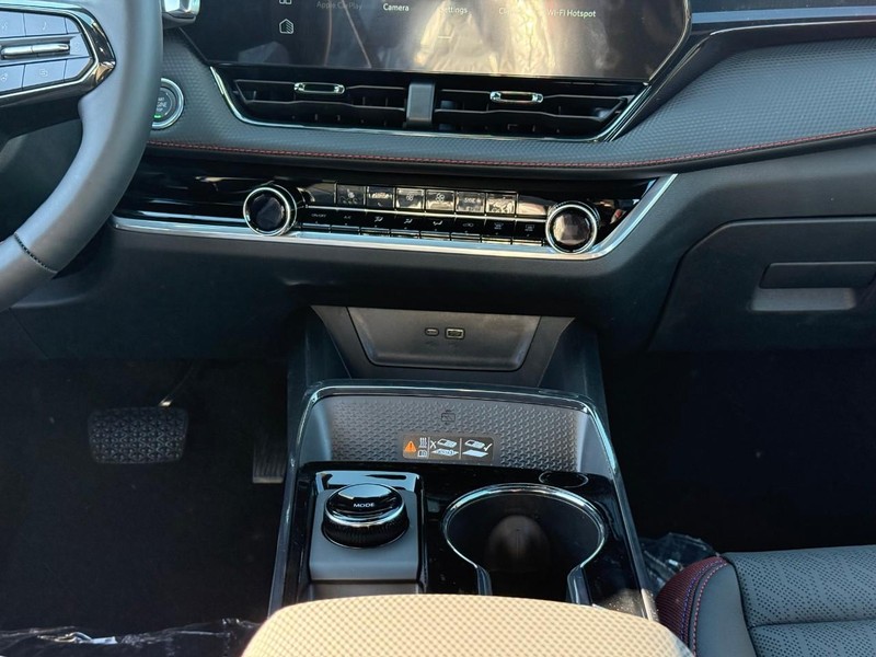 Chevrolet Equinox Vehicle Full-screen Gallery Image 9