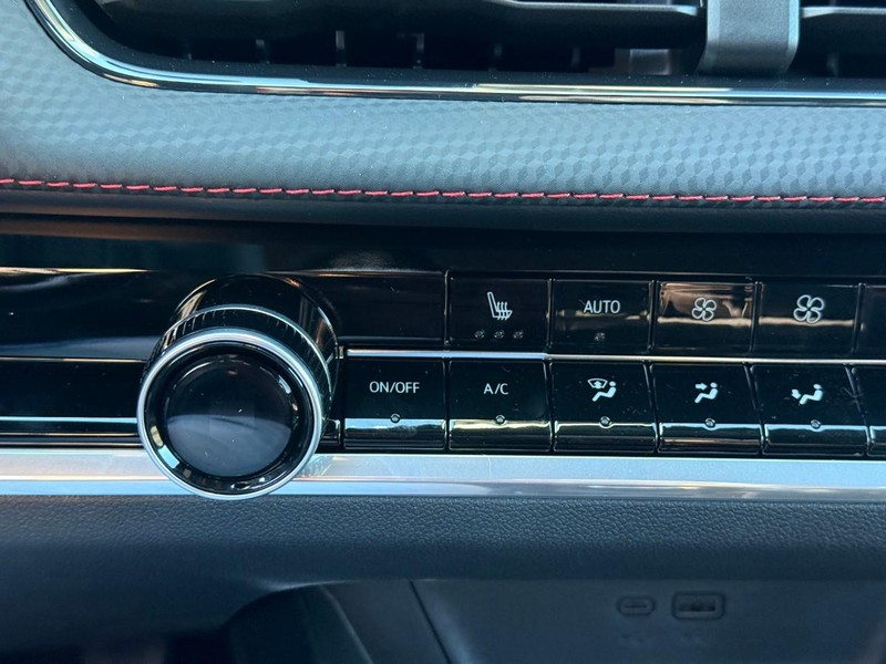 Chevrolet Equinox Vehicle Full-screen Gallery Image 13