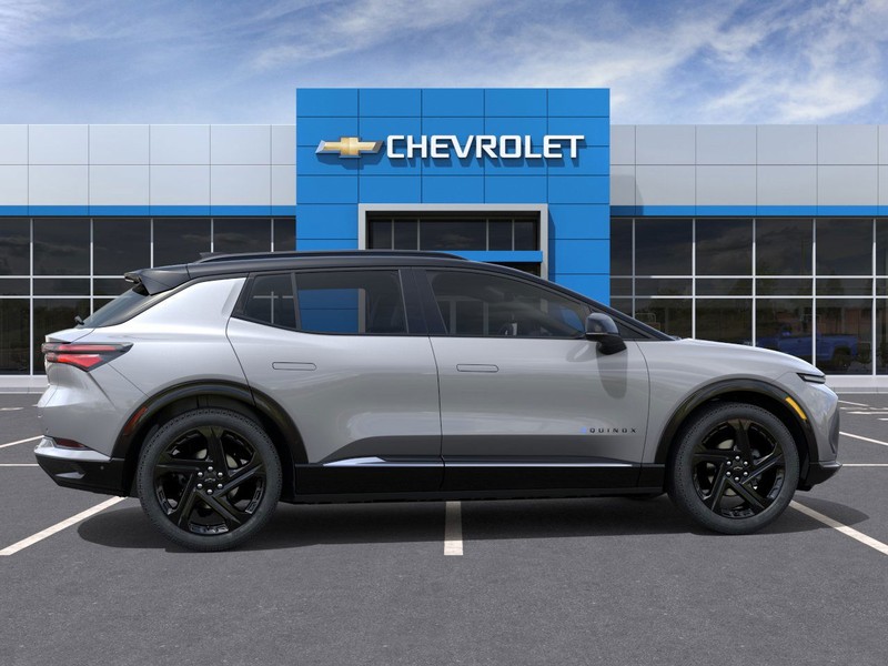 Chevrolet Equinox EV Vehicle Full-screen Gallery Image 5