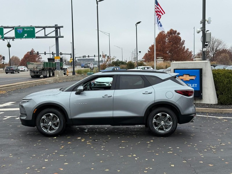 Chevrolet Blazer Vehicle Full-screen Gallery Image 2