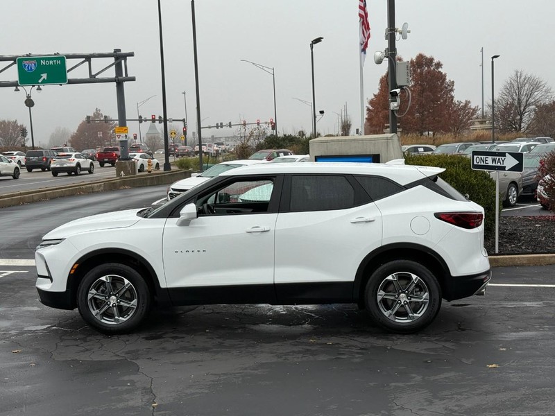 Chevrolet Blazer Vehicle Full-screen Gallery Image 02