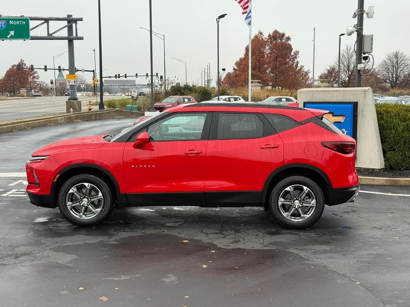 Chevrolet Blazer Vehicle Full-screen Gallery Image 2