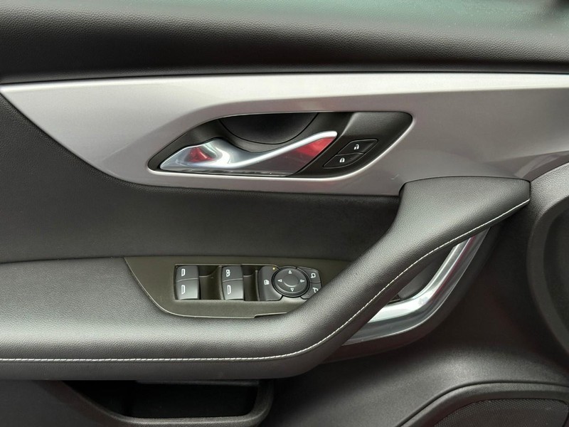 Chevrolet Blazer Vehicle Full-screen Gallery Image 15