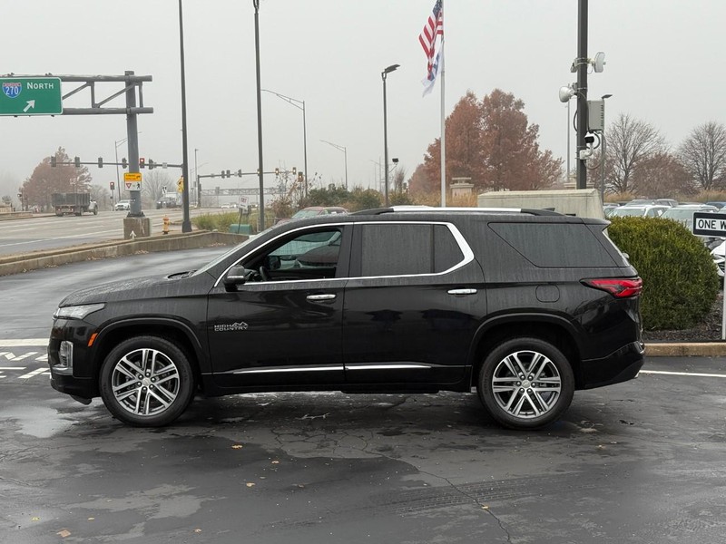 Chevrolet Traverse Vehicle Full-screen Gallery Image 2