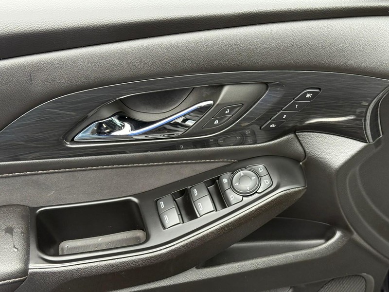 Chevrolet Traverse Vehicle Full-screen Gallery Image 16