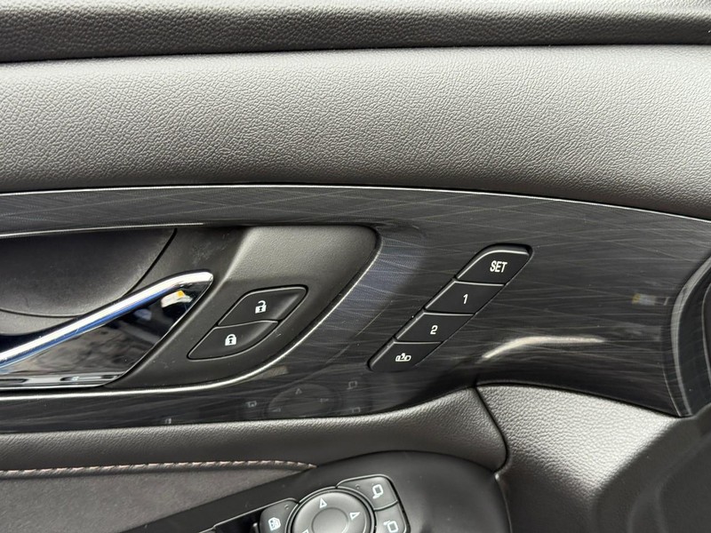 Chevrolet Traverse Vehicle Full-screen Gallery Image 17