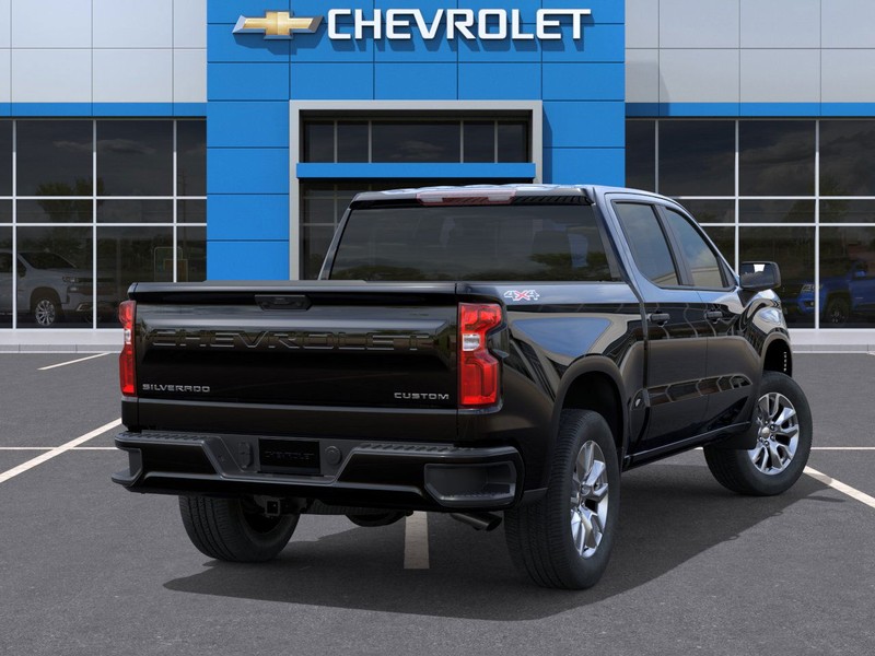 Chevrolet Silverado 1500 Vehicle Full-screen Gallery Image 4