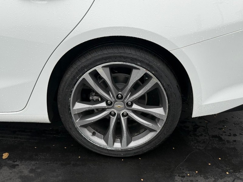 Chevrolet Malibu Vehicle Full-screen Gallery Image 4