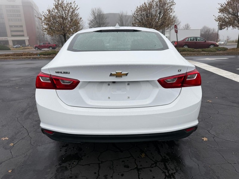 Chevrolet Malibu Vehicle Full-screen Gallery Image 6