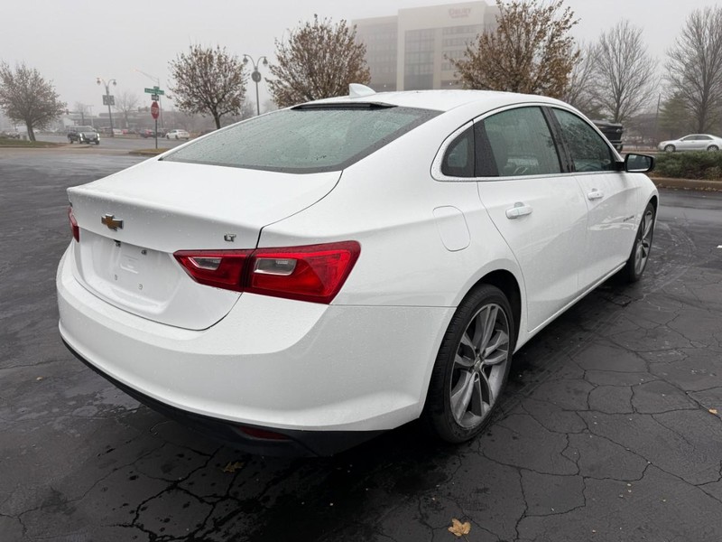 Chevrolet Malibu Vehicle Full-screen Gallery Image 7