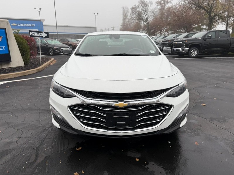 Chevrolet Malibu Vehicle Full-screen Gallery Image 9