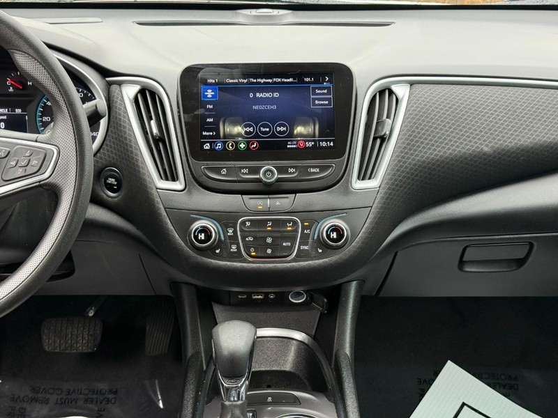 Chevrolet Malibu Vehicle Full-screen Gallery Image 13