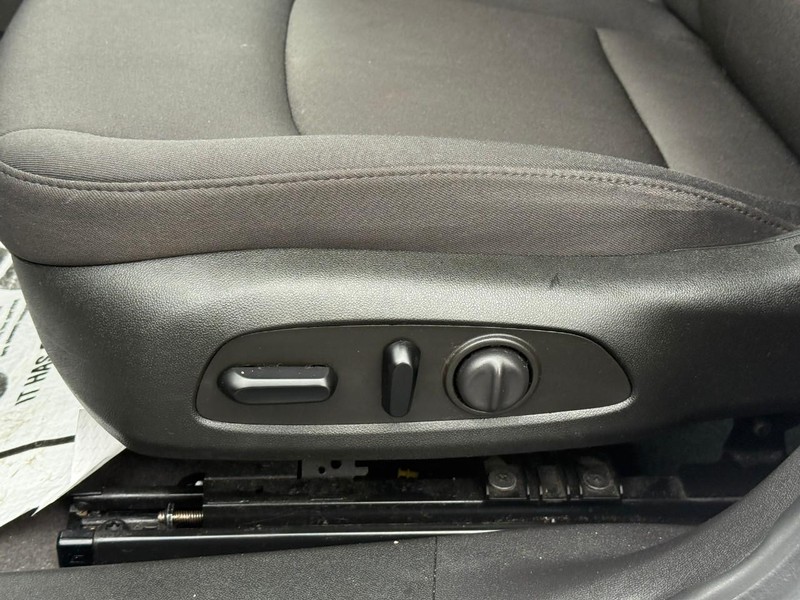 Chevrolet Malibu Vehicle Full-screen Gallery Image 17