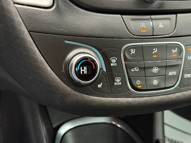 Chevrolet Malibu Vehicle Full-screen Gallery Image 22