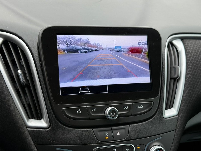 Chevrolet Malibu Vehicle Full-screen Gallery Image 23