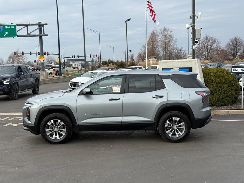 Chevrolet Equinox Vehicle Full-screen Gallery Image 2