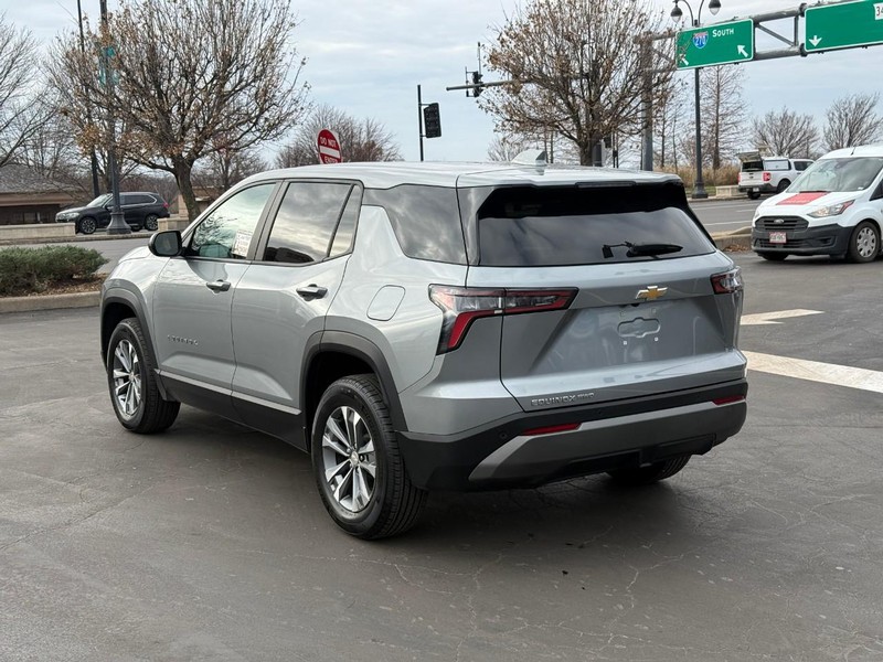 Chevrolet Equinox Vehicle Full-screen Gallery Image 3