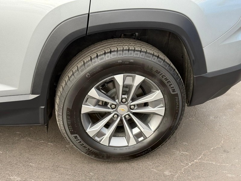 Chevrolet Equinox Vehicle Full-screen Gallery Image 4