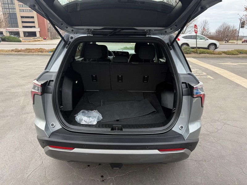 Chevrolet Equinox Vehicle Full-screen Gallery Image 6