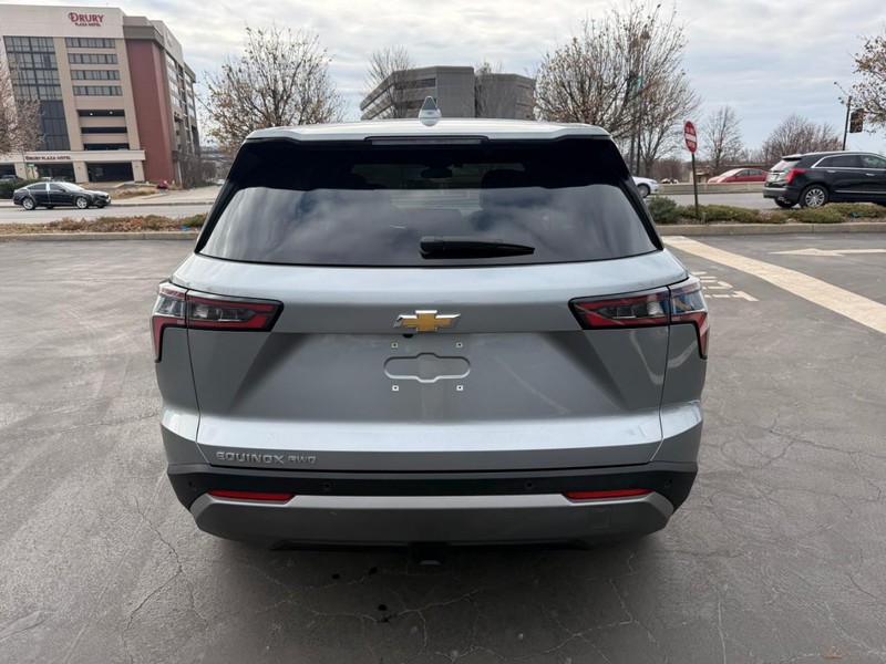 Chevrolet Equinox Vehicle Full-screen Gallery Image 7