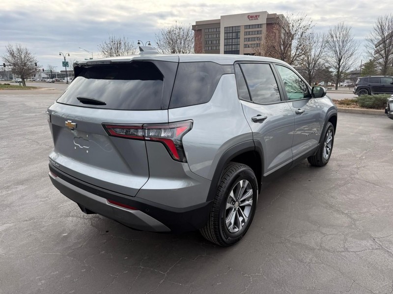 Chevrolet Equinox Vehicle Full-screen Gallery Image 8