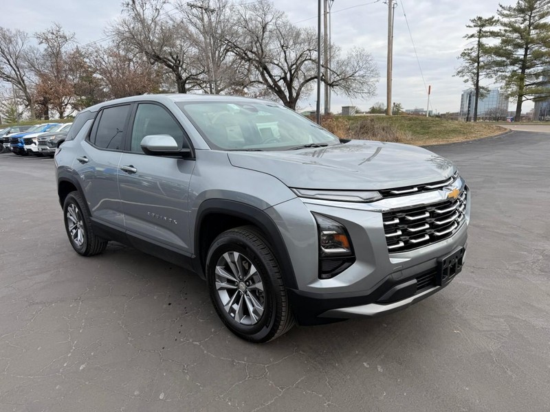 Chevrolet Equinox Vehicle Full-screen Gallery Image 9