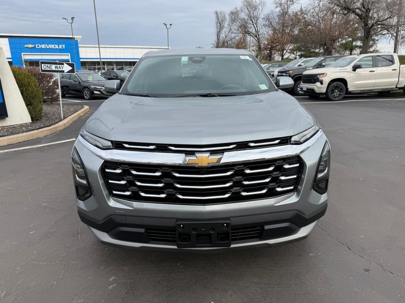 Chevrolet Equinox Vehicle Full-screen Gallery Image 10