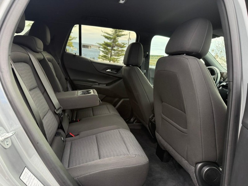 Chevrolet Equinox Vehicle Full-screen Gallery Image 11