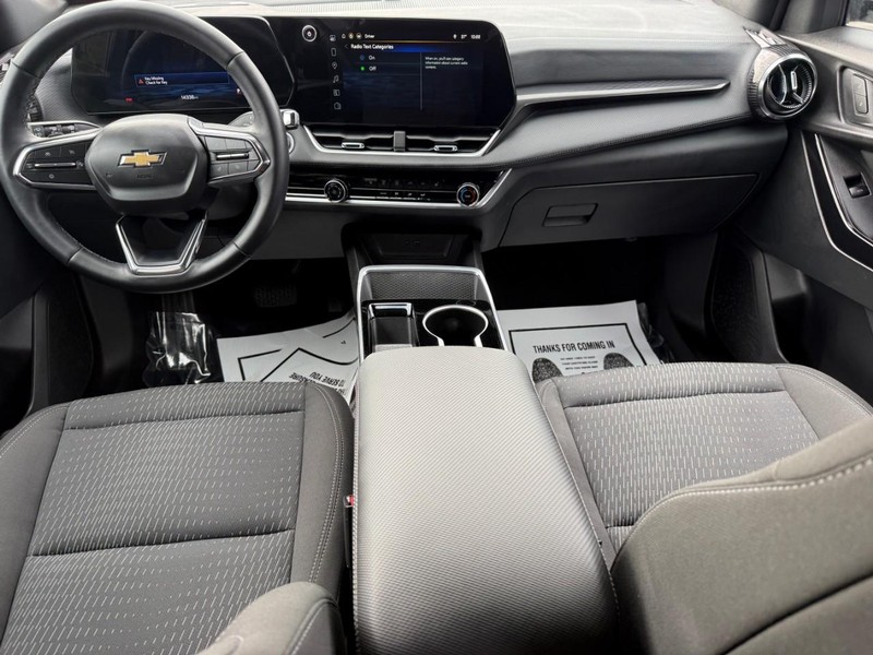 Chevrolet Equinox Vehicle Full-screen Gallery Image 12