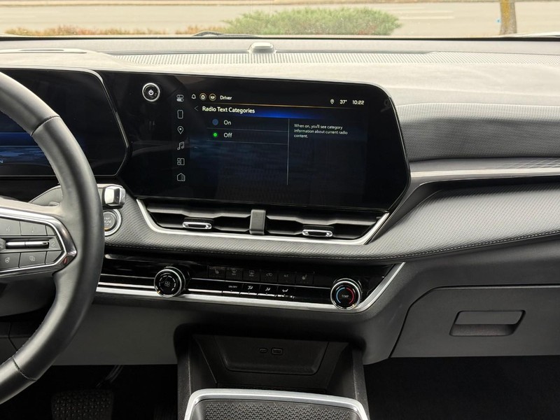 Chevrolet Equinox Vehicle Full-screen Gallery Image 14