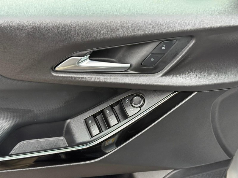 Chevrolet Equinox Vehicle Full-screen Gallery Image 16