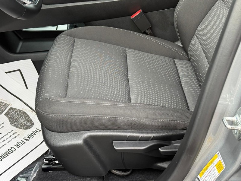 Chevrolet Equinox Vehicle Full-screen Gallery Image 17