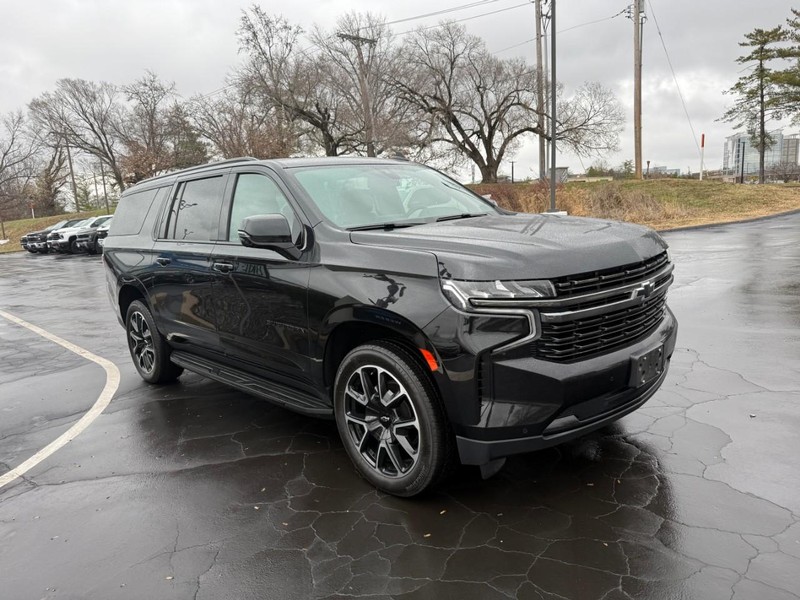 Chevrolet Suburban Vehicle Full-screen Gallery Image 8