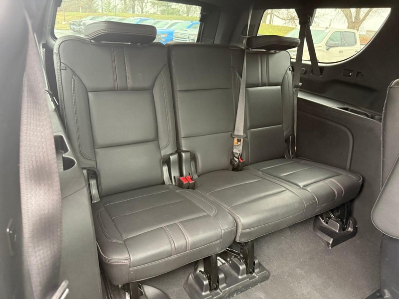 Chevrolet Suburban Vehicle Full-screen Gallery Image 11