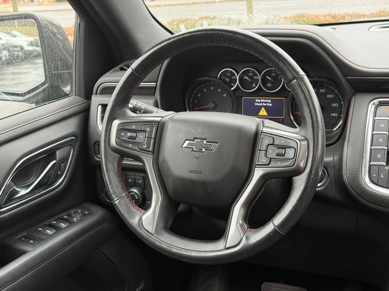 Chevrolet Suburban Vehicle Full-screen Gallery Image 13