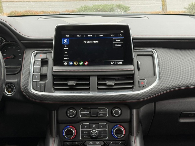 Chevrolet Suburban Vehicle Full-screen Gallery Image 14