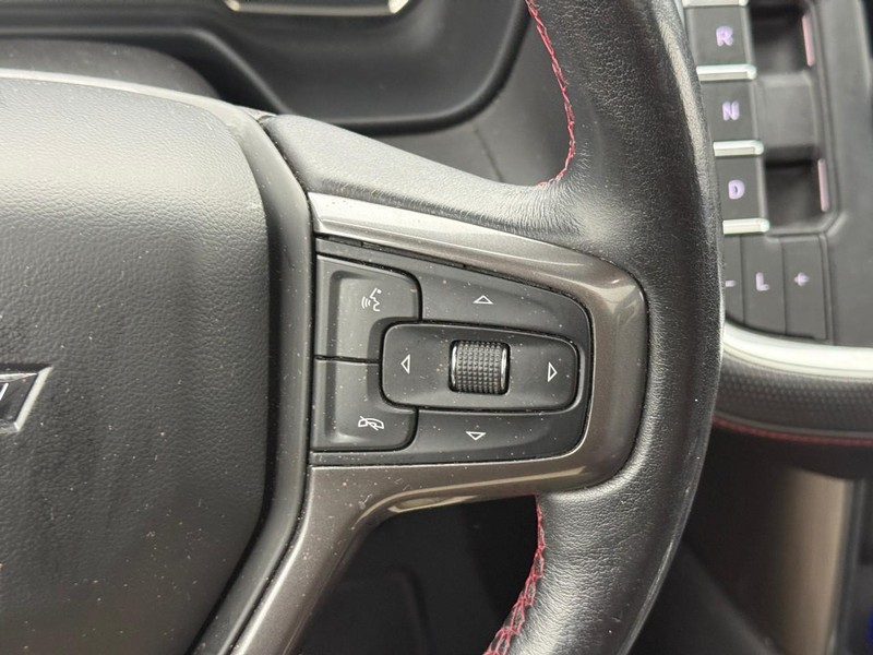 Chevrolet Suburban Vehicle Full-screen Gallery Image 21