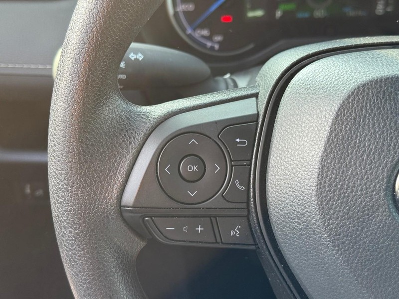 Toyota RAV4 Vehicle Full-screen Gallery Image 19