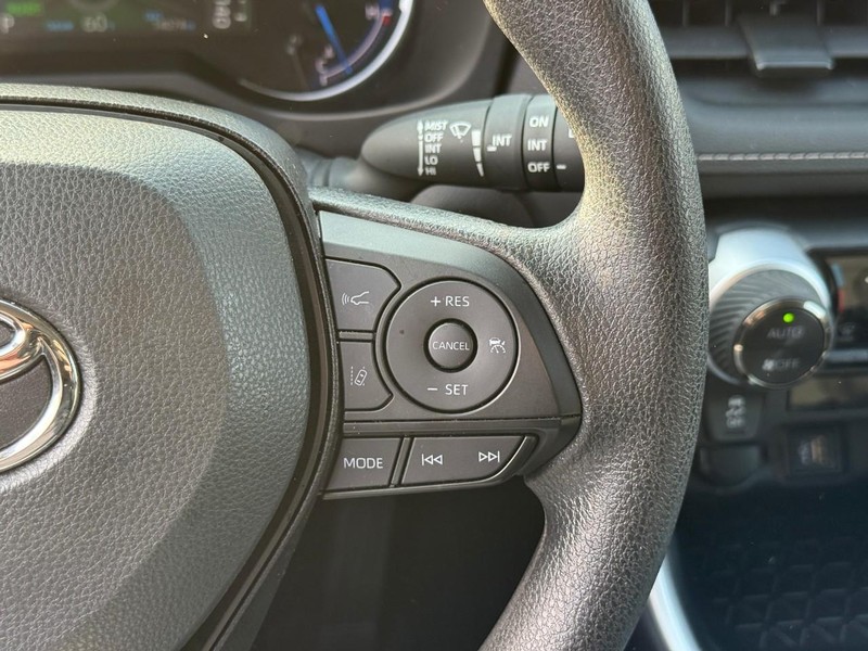 Toyota RAV4 Vehicle Full-screen Gallery Image 20