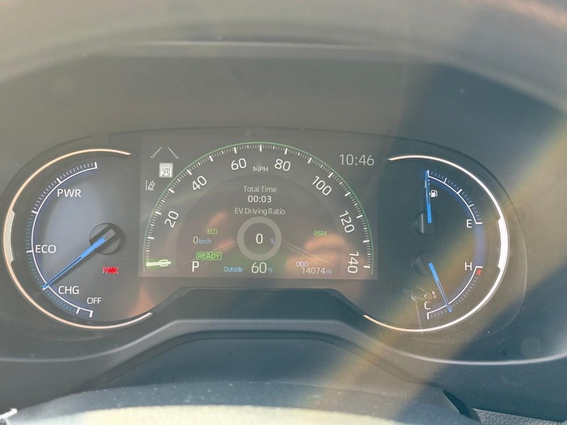 Toyota RAV4 Vehicle Full-screen Gallery Image 21