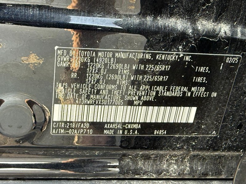 Toyota RAV4 Vehicle Full-screen Gallery Image 24