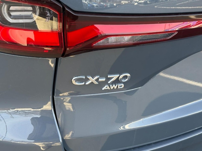 Mazda CX-70 Vehicle Full-screen Gallery Image 5