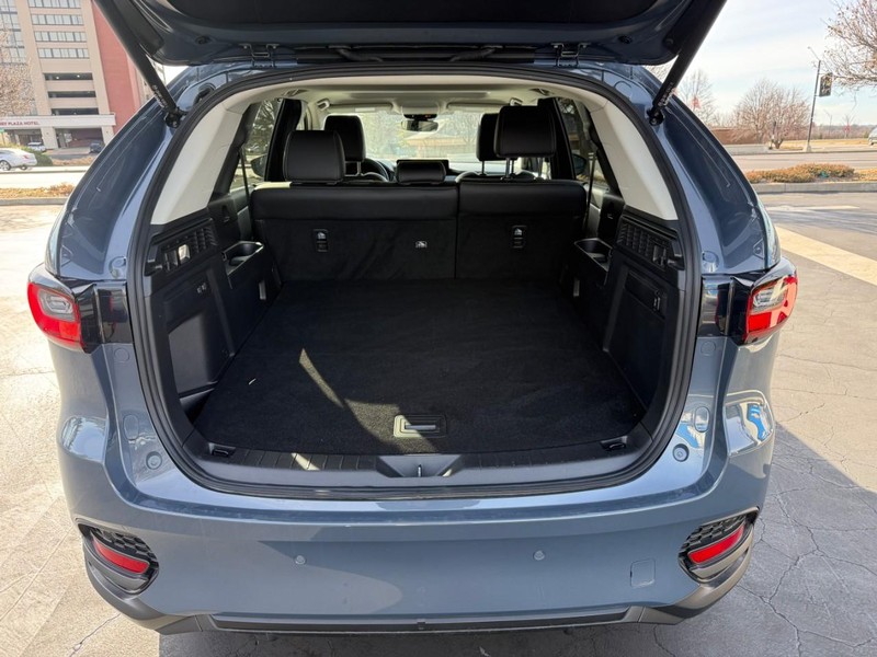 Mazda CX-70 Vehicle Full-screen Gallery Image 7