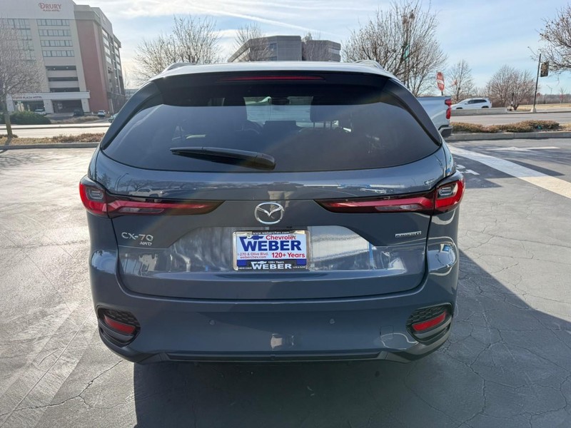 Mazda CX-70 Vehicle Full-screen Gallery Image 8