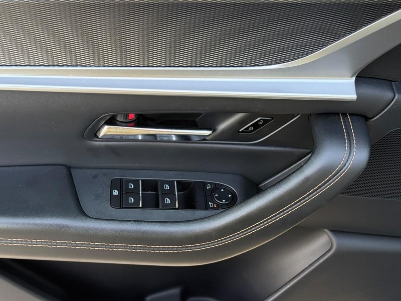 Mazda CX-70 Vehicle Full-screen Gallery Image 17