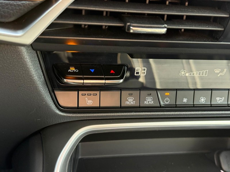 Mazda CX-70 Vehicle Full-screen Gallery Image 24