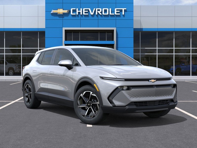 Chevrolet Equinox EV Vehicle Full-screen Gallery Image 7