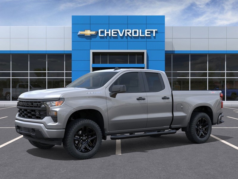 Chevrolet Silverado 1500 Vehicle Full-screen Gallery Image 2
